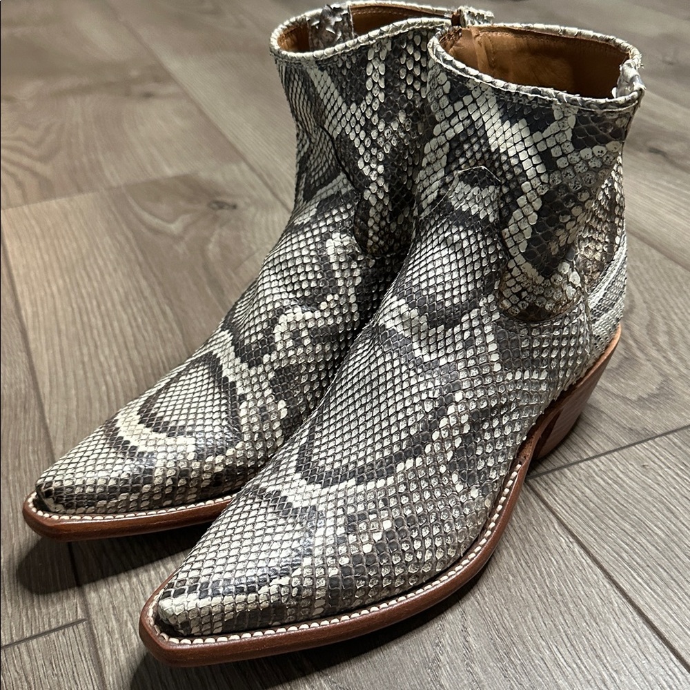 Miron Crosby‎ Python Heeled Western Ankle Boots Size 6